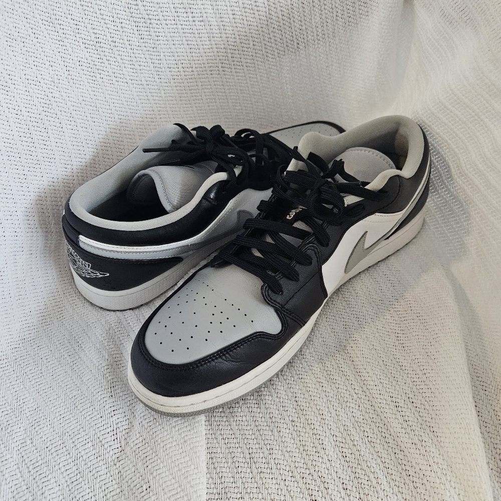 Nike Jordan 1 Men's Black and White  Sneakers